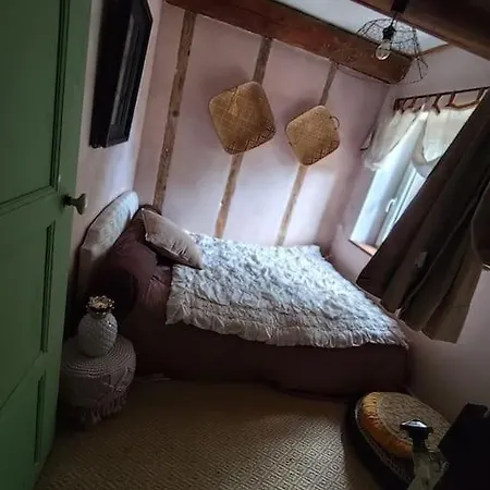 La Maison Aux Volets * Chameane